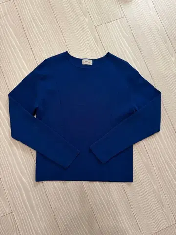 새상품급 MOGA 니트탑 로얄 블루