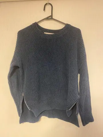 탁한 네이비 코튼 스웨터