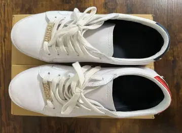 [TOMMY HILFIGER] 화이트 스니커즈 24cm 여성용