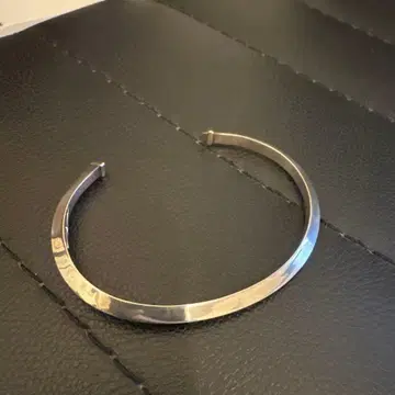 Garden of eden TRIANGLE SILVER BANGLE