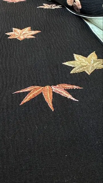 자수가 귀여운 기모노 블랙 순수 실크