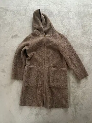 리버서블 후드 부착 베이지 플리스 무스탕 자켓