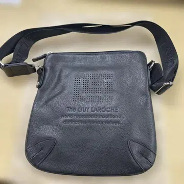 GUY LAROCHE 블랙 숄더백