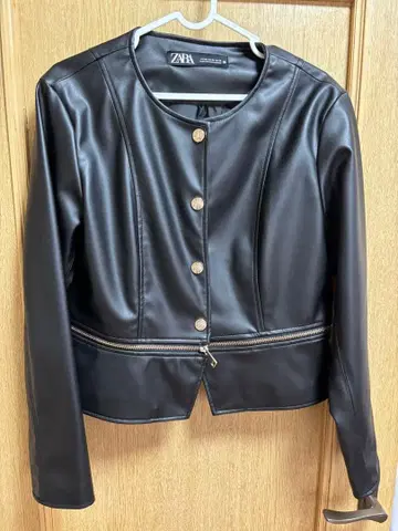 ZARA 완판템 노카라 인조 가죽 자켓 골드 버튼 페플럼