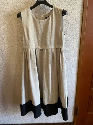 DAISY LIN 슬리브리스 무릎 기장 원피스