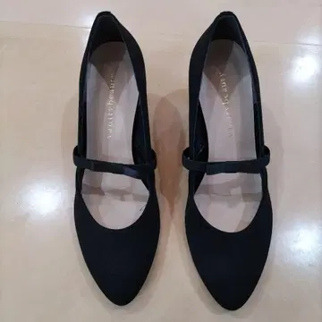 블랙 스웨이드 느낌 펌프스 중간 힐