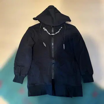 장식이 달린 블랙 후드티 킹덤하츠 13기관 모티브 후드티