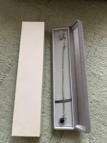 그린 에메랄드 컷 목걸이