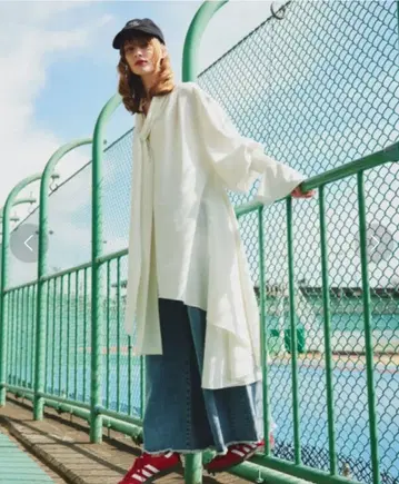 LA BELLE ETUDE 비대칭 BIG 보타이 셔츠