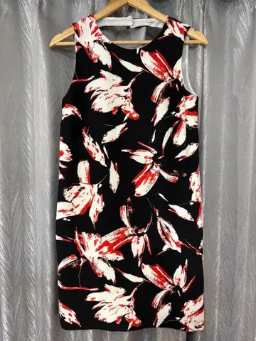 꽃무늬 슬리브리스 무릎 기장 원피스