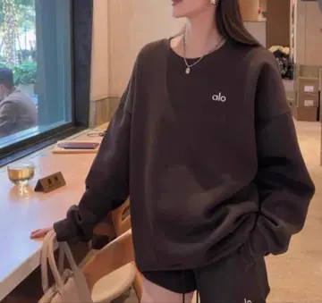 Alo yoga 맨투맨 모카 브라운 여성용 쿨넥 M 사이즈