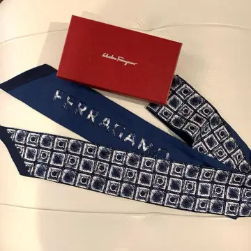 미사용에 가까운 페라가모 스카프 실크