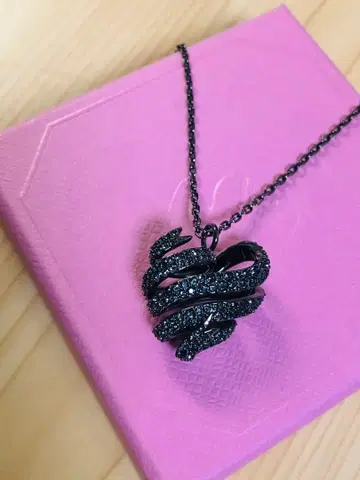 거의 새상품 스와로브스키 Swarovski 하트 Volta 펜던트