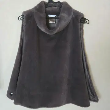 PLAIN PEOPLE 다크 브라운 하이넥 베스트