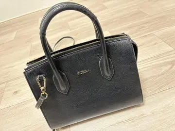 FURLA 블랙 가죽 핸드백