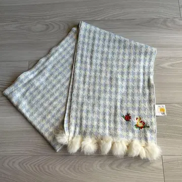 스카이블루 마름모 무늬 머플러 퍼 포함 페이