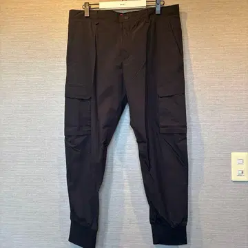 휴고 블랙 카고 팬츠 리브 부착 DE52