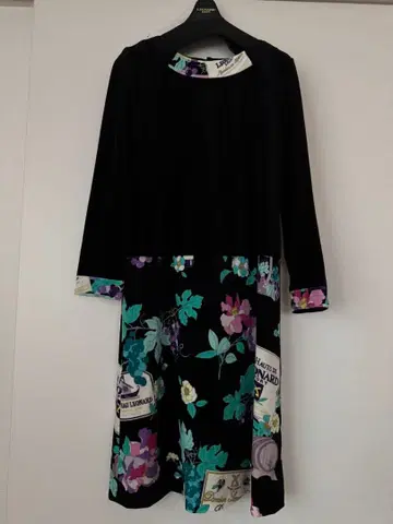 레오나르 벨로아 소재 원피스 새상품급