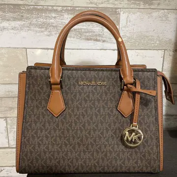 MICHAEL KORS 브라운 핸드백 (숄더 스트랩 포함)