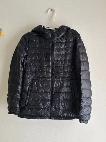 유니클로 울트라 라이트 다운 후드 부착 블랙 S