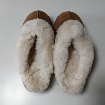 브라운 양가죽 슬리퍼