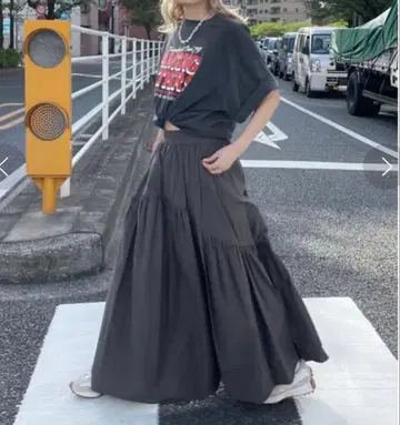 [택 포함 새상품] Ungrid 개더 디자인 스커트 차콜 그레이
