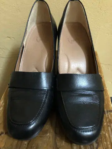 펌프스 블랙 청키힐