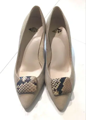 이세탄 스웨이드 펌프스 23.0 액세서리 포함 베이지