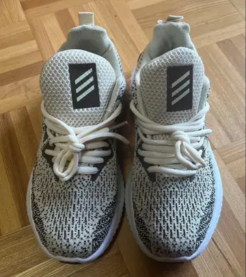 화이트/그레이 메쉬 스니커즈