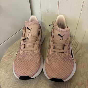 PUMA 핑크 스니커즈