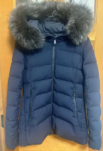 TATRAS 네이비 후드 부착 다운 자켓