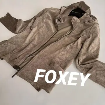 FOXEY 얇은 소재 후드티 사이즈 38