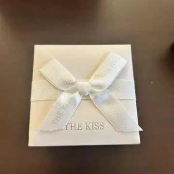 THE KISS 리본 모티브 목걸이