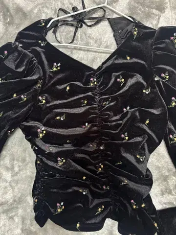 [ 새상품급 ] LILY BROWN 벨로아 자수 상의