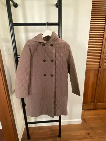 Liesse 퀼팅 자켓 후드 부착 연한 브라운