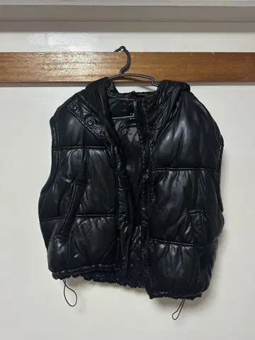 ZARA 블랙 다운 베스트 후드 부착