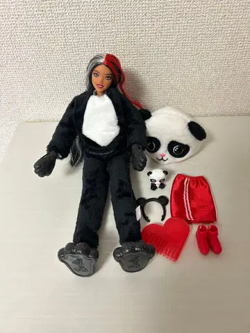 팬더 인형옷을 입은 바비