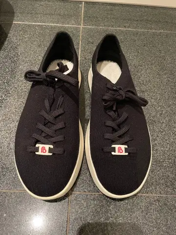 BERKEMANN 블랙 스니커즈