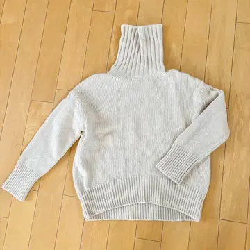 갸루리 비 파인울 하이넥 니트 라이트 베이지