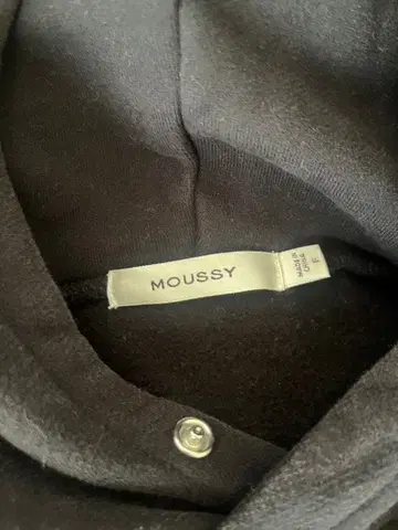 MOUSSY 블랙 후드 부착 후드티