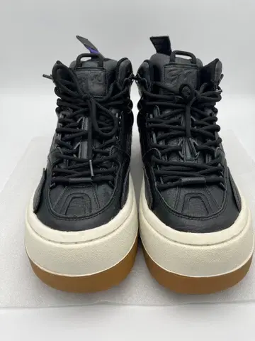 EYTYS 블랙 Tumbled Delta 스니커즈