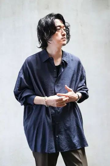 MB STANDARD 실키 드레이프 셔츠