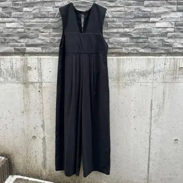 Yuni 가바 살로펫 블랙 올인원 V넥