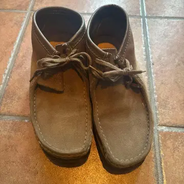 Clarks Wallabee 브라운 스웨이드 부츠