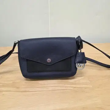 Michael Kors 네이비 PVC 레터 숄더백