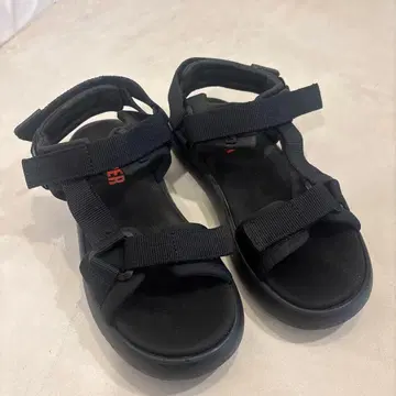 CAMPER 블랙 스포츠 샌들