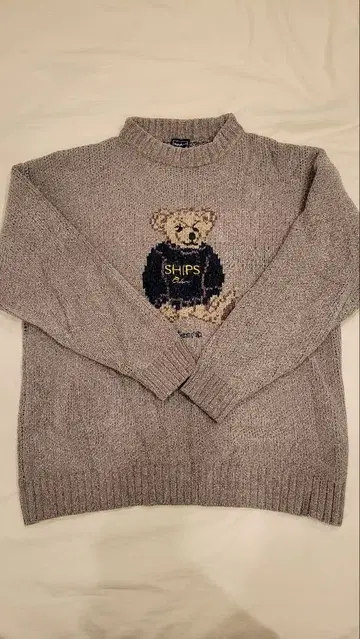 SHIPS 테디베어 자수 니트 스웨터