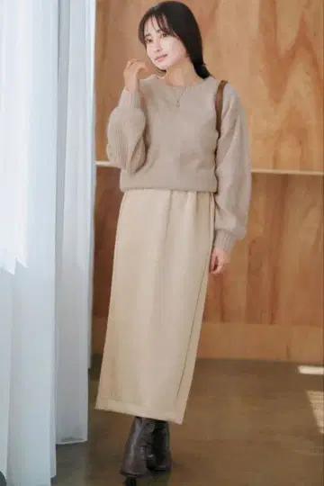 COHINA 사이드립 종이상자 I라인 스커트