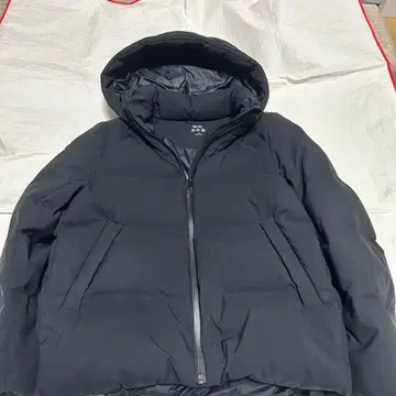 UNIQLO 유니클로 심리스 다운 파카 블랙 M 사이즈