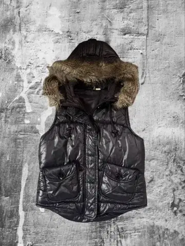 후드 부착 블랙 다운 베스트